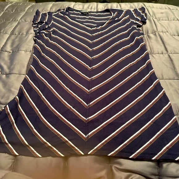 Torrid Super Soft Tee w/Sliiming Lines - Size 1 - EUC - Navy - Picture 1 of 3